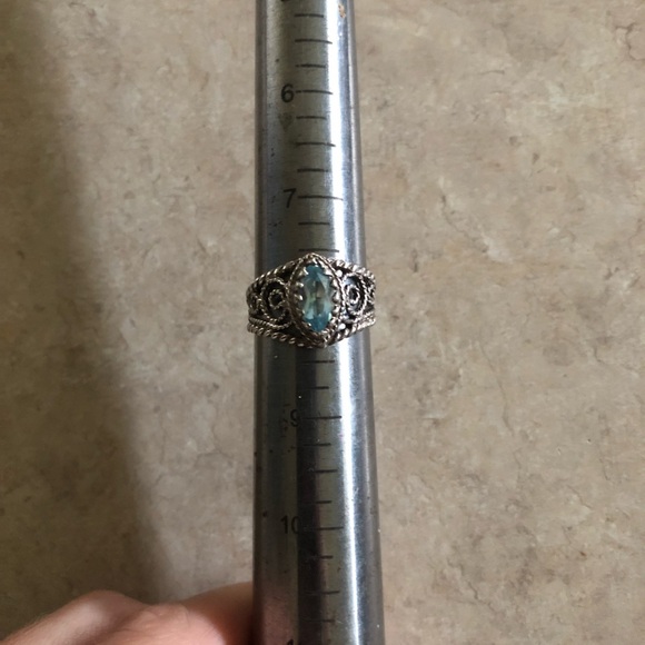 Elegant sterling Silver and Blue topaz Ring - Picture 3 of 3